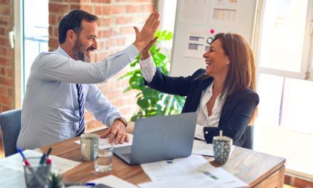 ¿Se siente desvinculado en el trabajo? Encuentre alguien que lo haga responsable