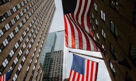 Por qué están renunciando los trabajadores de primera línea en Estados Unidos