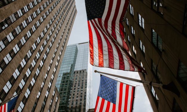 Por qué están renunciando los trabajadores de primera línea en Estados Unidos
