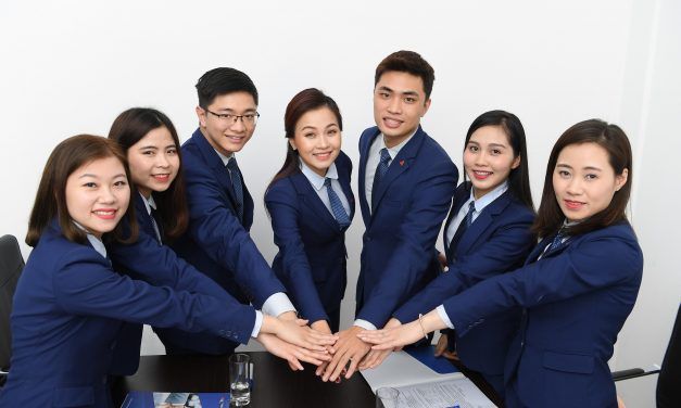 Manteniendo unido a un equipo diverso en tiempos polarizados