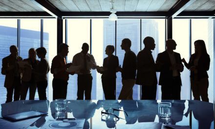 Razones para que haya más miembros de la empresa en las juntas directivas