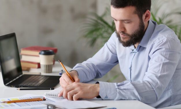 Cómo seguir aprendiendo en el trabajo, incluso cuando se siente agotado