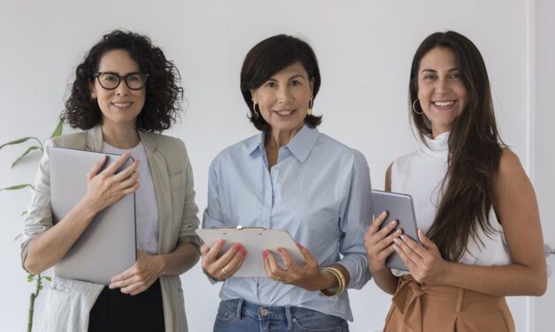 Cómo las mujeres en puestos de liderazgo pueden influir en la forma en la que los demás las perciben