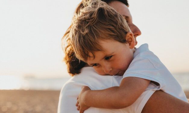 Cómo la experiencia de los padres en el trabajo afecta a sus hijos