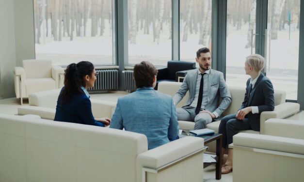 Líderes, consideren hacer una pausa antes de actuar ante la retroalimentación de los empleados